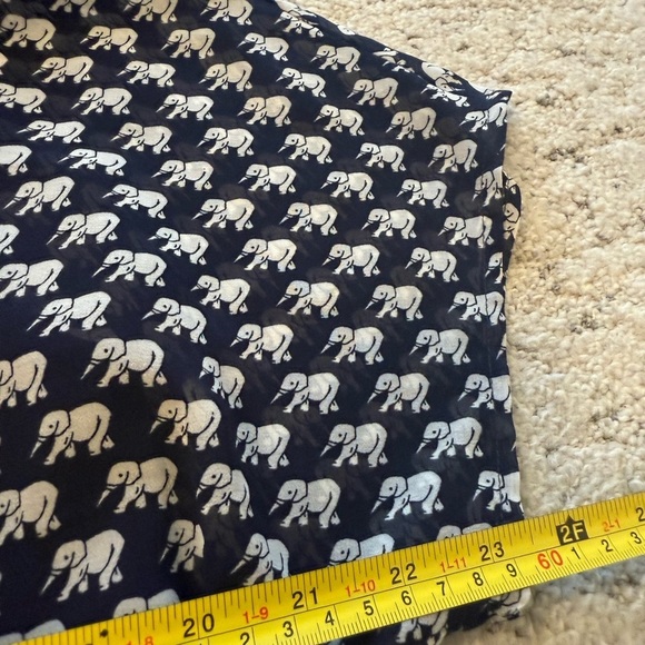 CAbi S EUC Elephant pattern sheer  Blue Short Sleeve Fitted Blouse- fitted waist - Picture 11 of 14